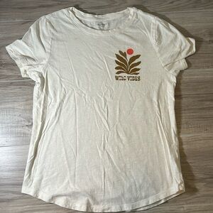 Old Navy cream t-shirt